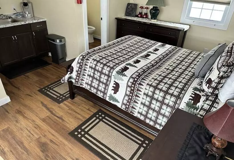 Hotelli Maple Leaf Lodge