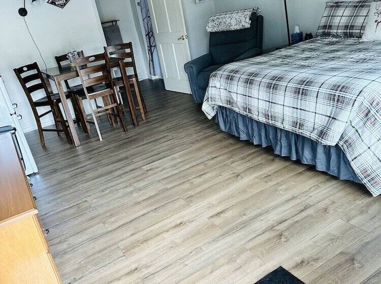 בית מלון כפרי Maple Leaf Lodge