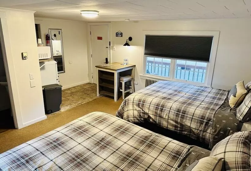 Hotelli Maple Leaf Lodge