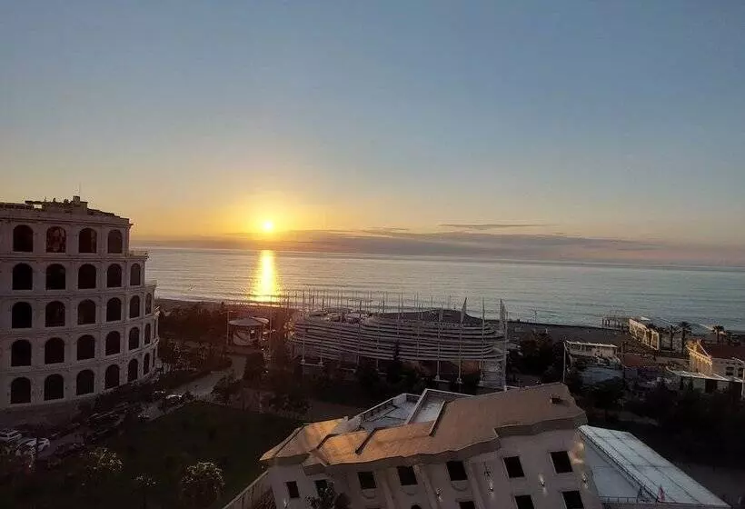 هاستل Rock Hotel First Line