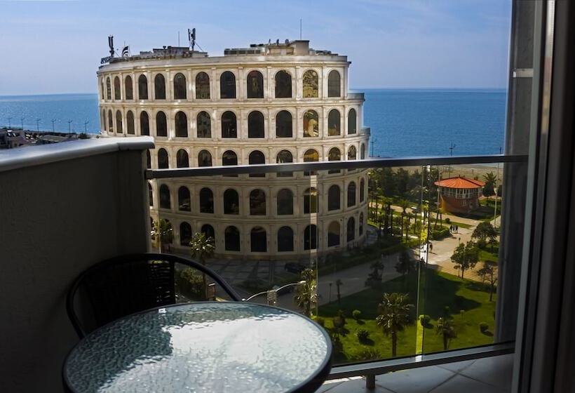 هاستل Rock Hotel First Line