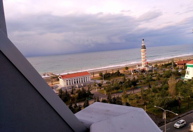 هاستل Rock Hotel First Line