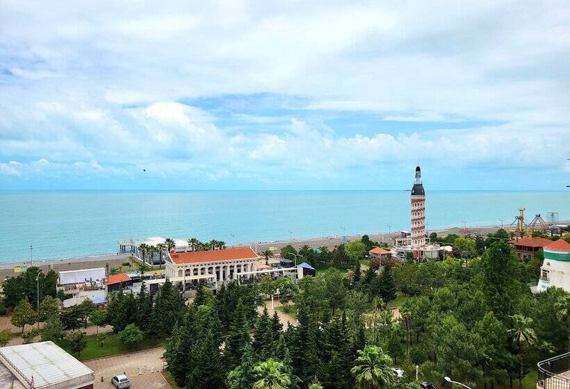 هاستل Rock Hotel First Line