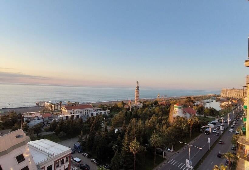 هاستل Rock Hotel First Line