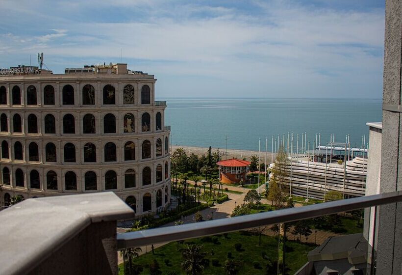 هاستل Rock Hotel First Line