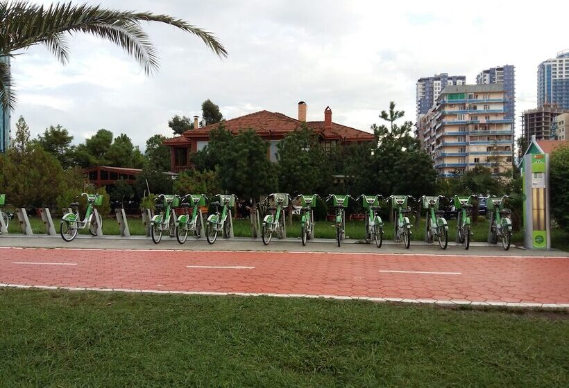 هاستل Rock Hotel First Line