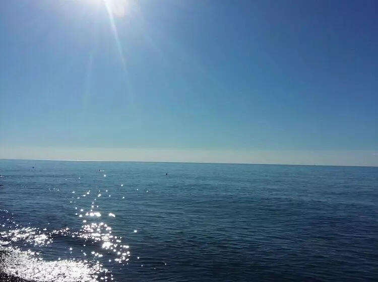 هاستل Rock Hotel First Line