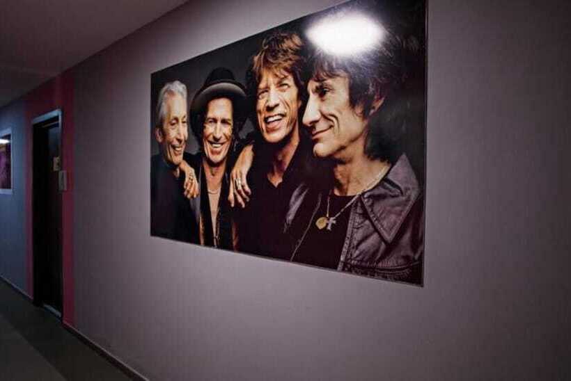 هاستل Rock Hotel First Line