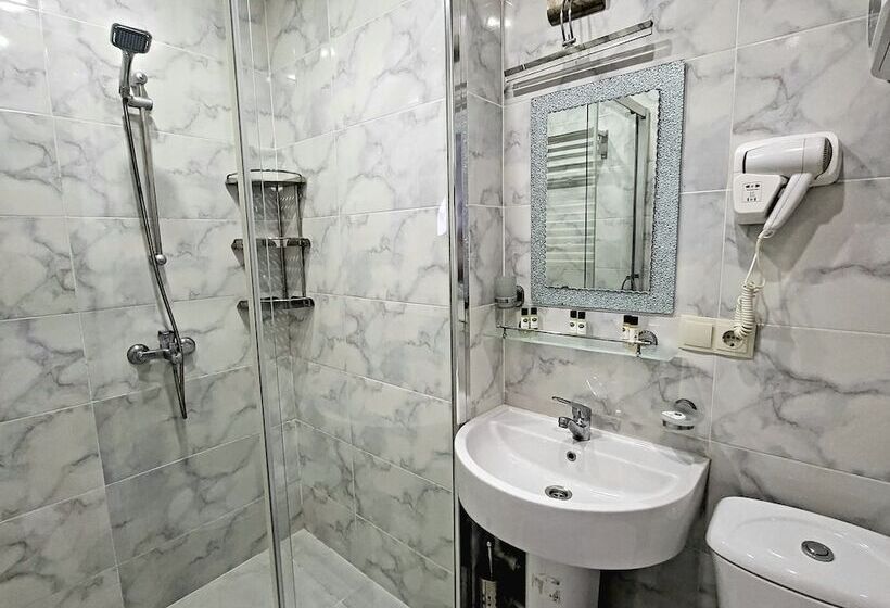 هاستل Rock Hotel First Line