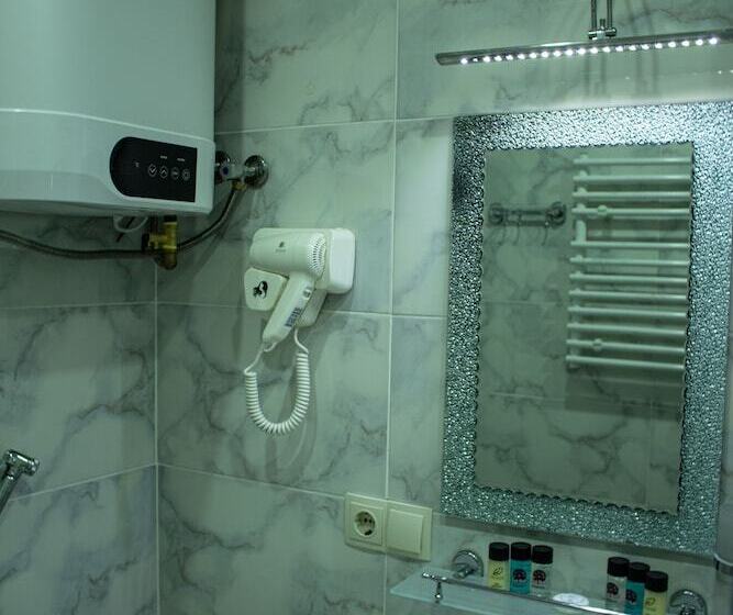 هاستل Rock Hotel First Line