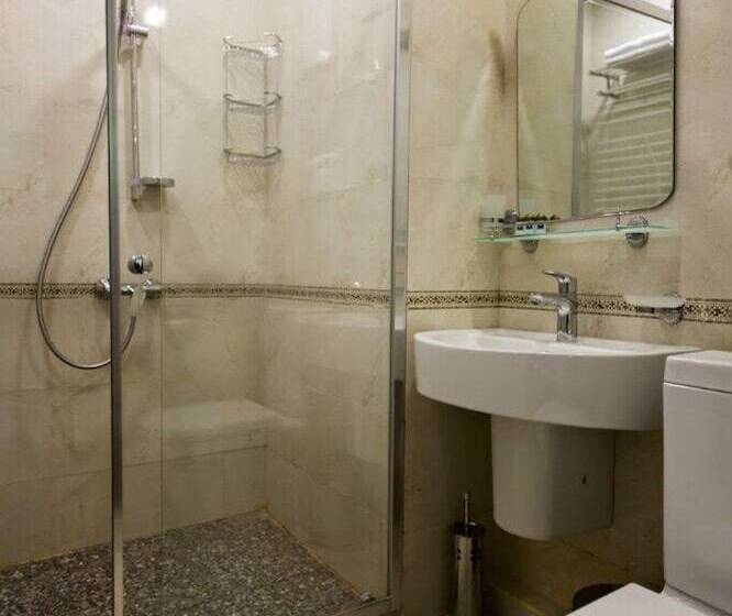 هاستل Rock Hotel First Line