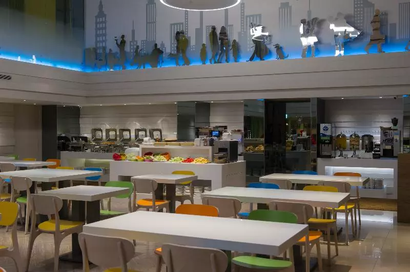 Green World Hotel   Zhonghua