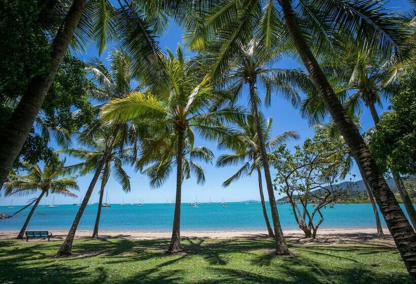 בית מלון כפרי The Hostel, Airlie Beach