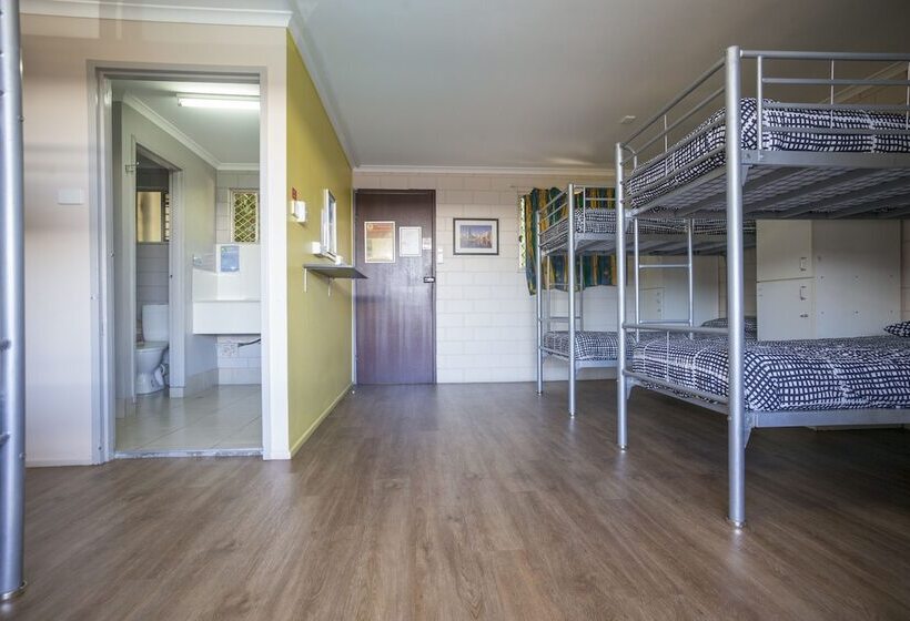 בית מלון כפרי The Hostel, Airlie Beach