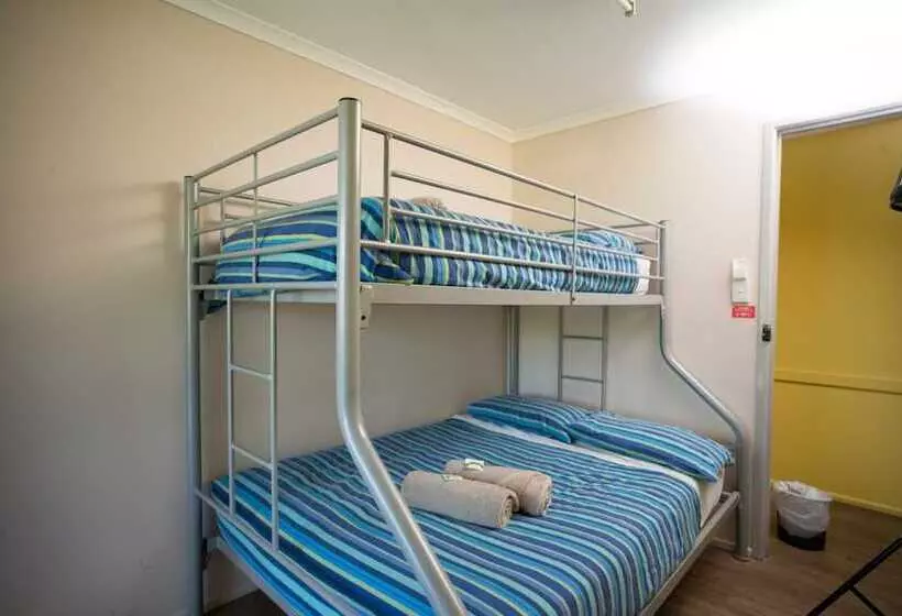 בית מלון כפרי The Hostel, Airlie Beach