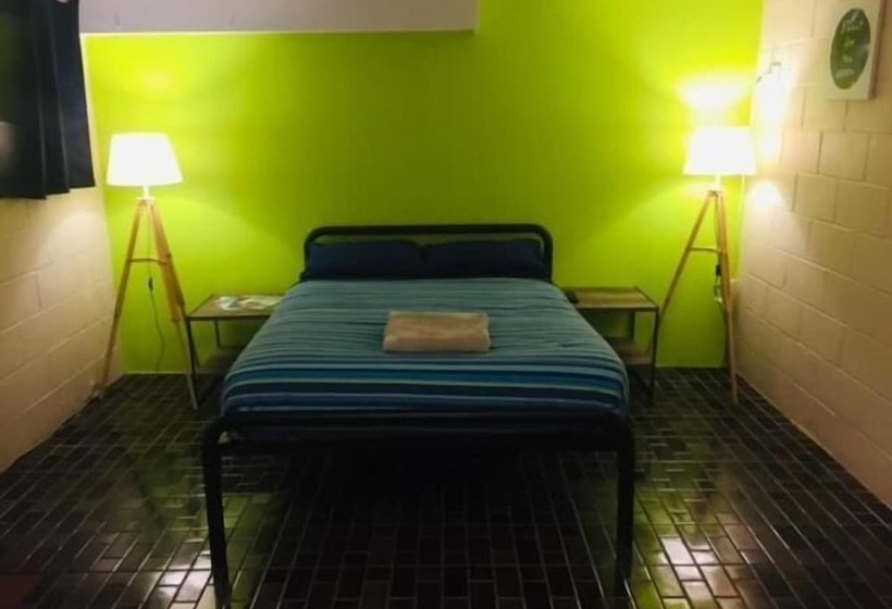 בית מלון כפרי The Hostel, Airlie Beach