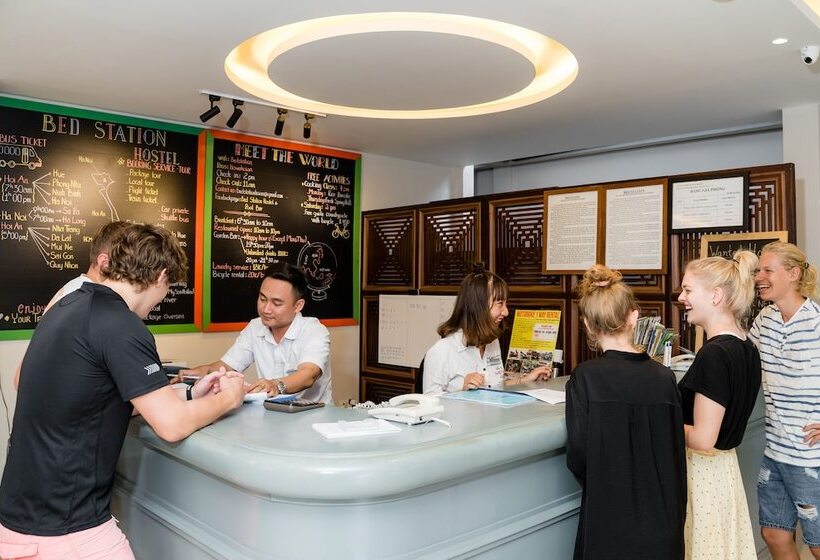 هتل Bed Station Hostel & Pool Bar Hoi An