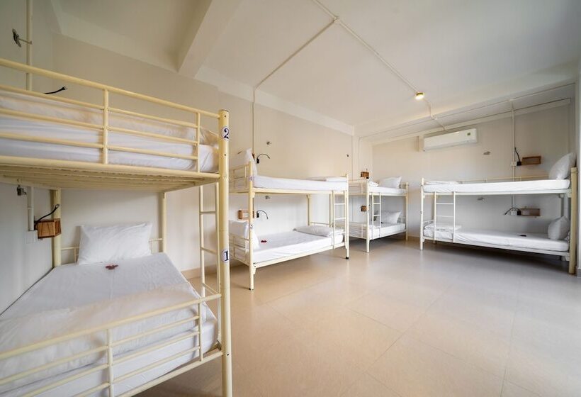 هتل Bed Station Hostel & Pool Bar Hoi An
