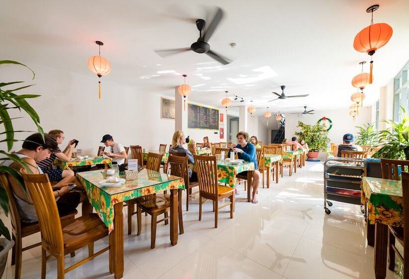 هتل Bed Station Hostel & Pool Bar Hoi An