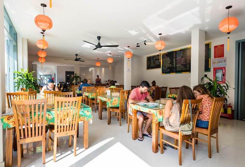 هتل Bed Station Hostel & Pool Bar Hoi An