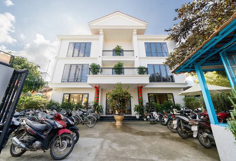 هتل Bed Station Hostel & Pool Bar Hoi An