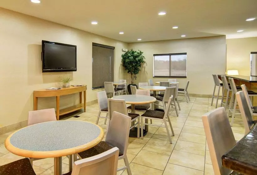 בית מלון כפרי Comfort Suites Lindale