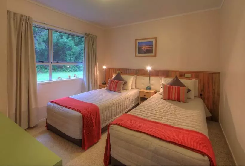 هتل Daydreamer Holiday Apartments