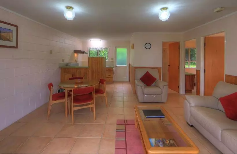 هتل Daydreamer Holiday Apartments