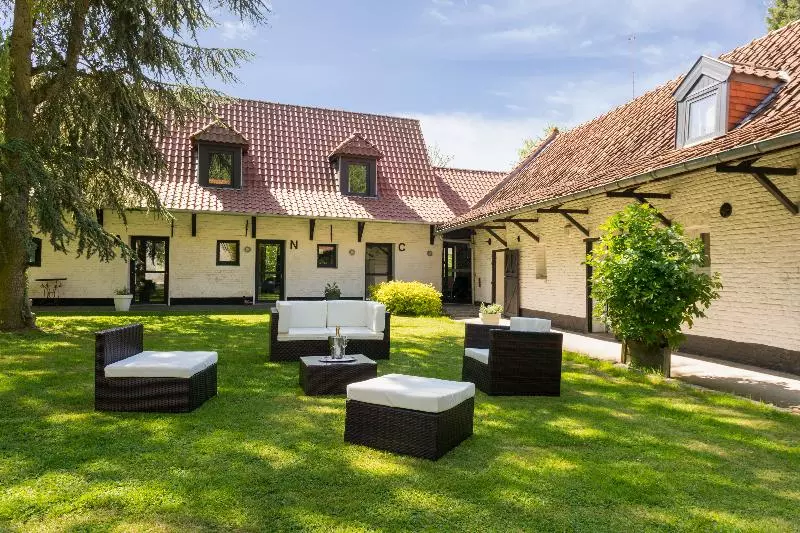 בית מלון כפרי La Ferme Blanche, The Originals Relais