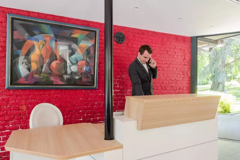 בית מלון כפרי La Ferme Blanche, The Originals Relais