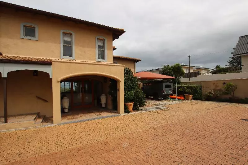 Hotelli On The Cliff Guest House