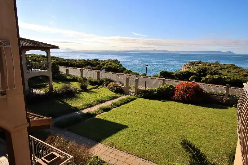 Hotelli On The Cliff Guest House
