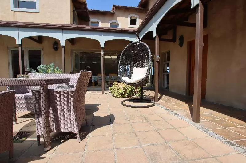 Hotelli On The Cliff Guest House