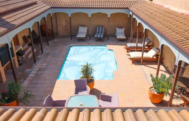 Hotelli On The Cliff Guest House