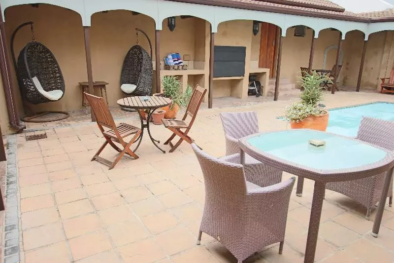 Hotelli On The Cliff Guest House