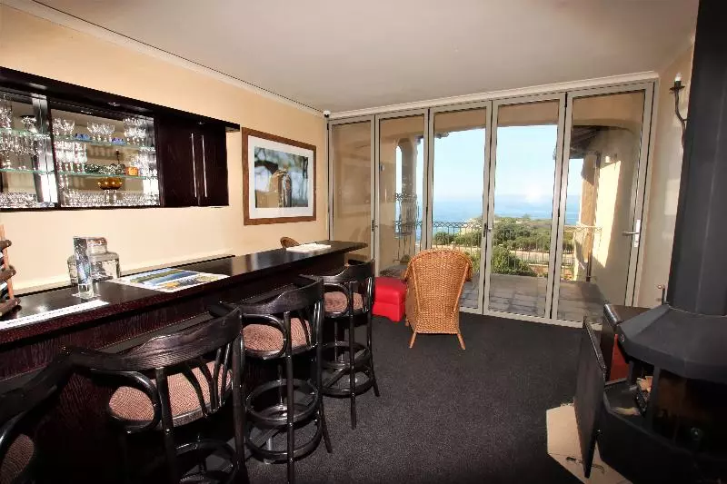 Hotelli On The Cliff Guest House