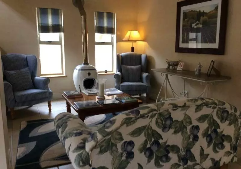 Hotelli On The Cliff Guest House