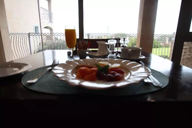Hotelli On The Cliff Guest House