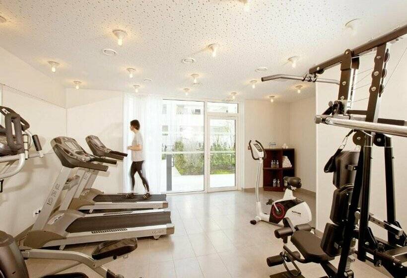 هتل Séjours & Affaires Massy Atlantis