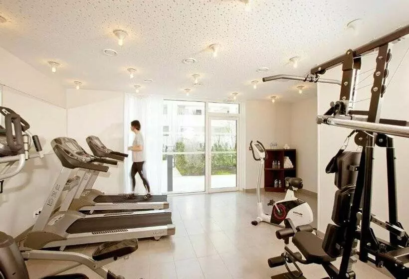 هتل Séjours & Affaires Massy Atlantis