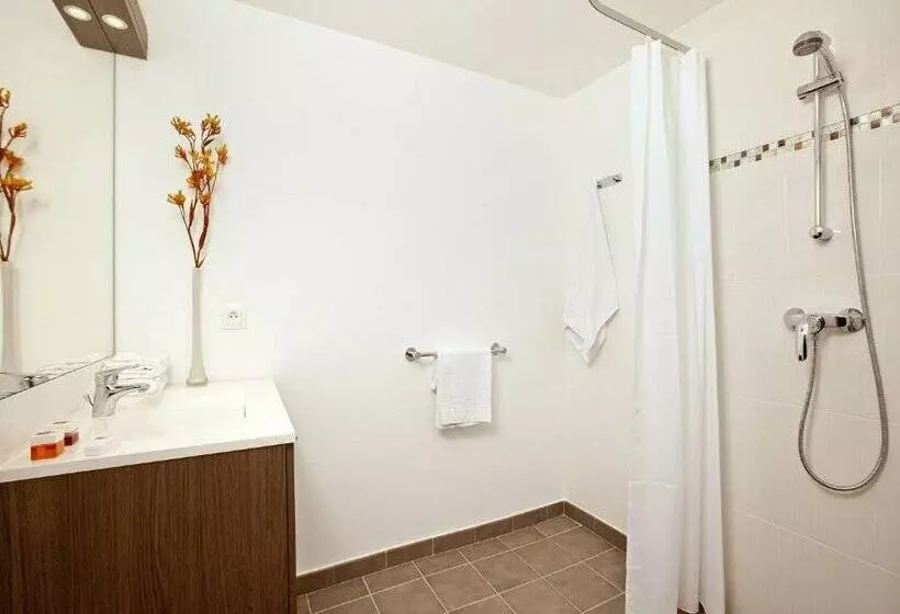 هتل Séjours & Affaires Massy Atlantis