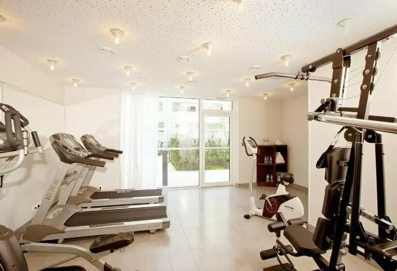 هتل Séjours & Affaires Massy Atlantis