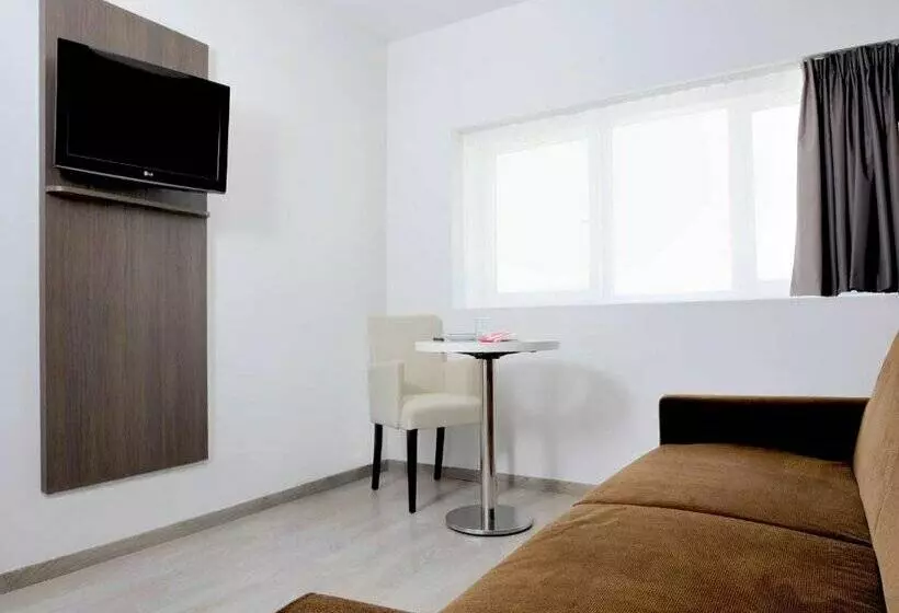 هتل Séjours & Affaires Massy Atlantis