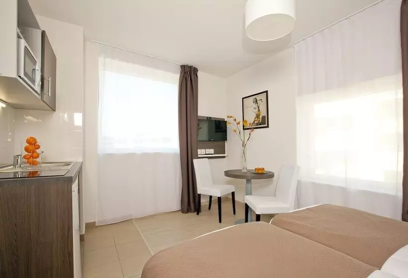 هتل Séjours & Affaires Massy Atlantis