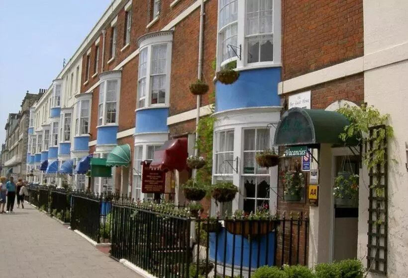 Hotel The Bay Guest House