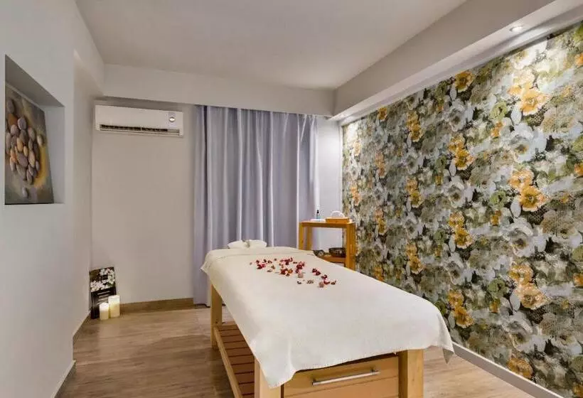 هتل TRYP by Wyndham Corfu Dassia