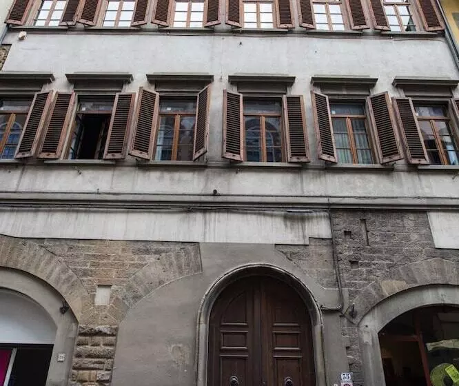 پانسیون Soprarno Suites