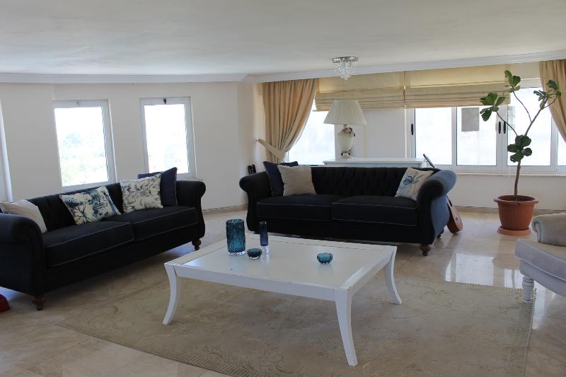 The Prince Inn Hotel & Villas