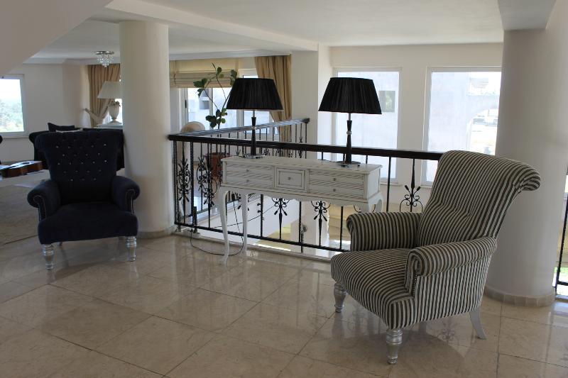 The Prince Inn Hotel & Villas