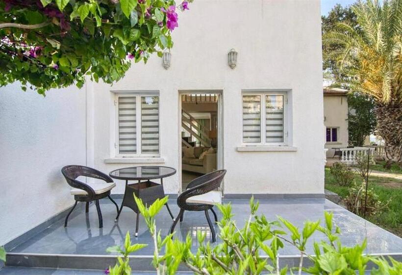 The Prince Inn Hotel & Villas